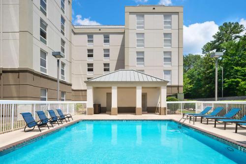 Hampton Inn & Suites Memphis East Image