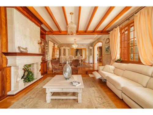 Χώρος καθιστικού στο Holiday Home Villa Munar I by Interhome