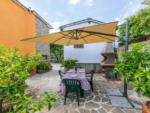 Κήπος έξω από το Apartment Poggetto 2 by Interhome