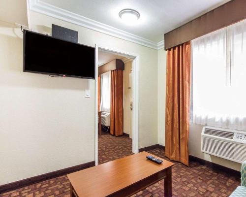 Μια τηλεόραση ή/και κέντρο ψυχαγωγίας στο Quality Inn Sacramento Convention Center