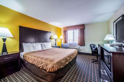 Ένα ή περισσότερα κρεβάτια σε δωμάτιο στο Quality Inn Carbondale University area