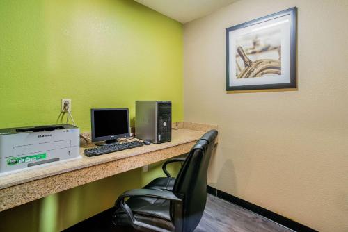 Μια τηλεόραση ή/και κέντρο ψυχαγωγίας στο Quality Inn Carbondale University area