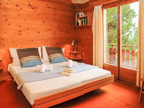 Una cama o camas en una habitación de Chalet Mungg by Interhome