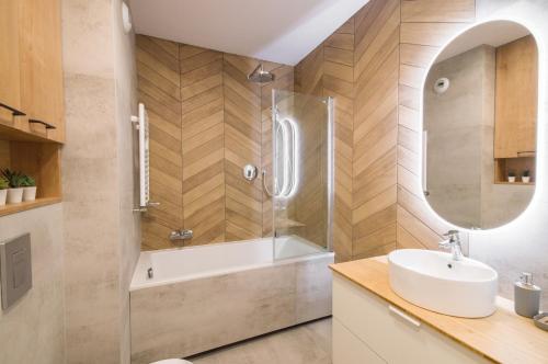 Koupelna v ubytování BoleslaviaApartments - Apartament Arte 5, parking free, EV, air conditioning