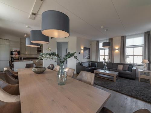 Posezení v ubytování Holiday Home Ganuenta-1 by Interhome