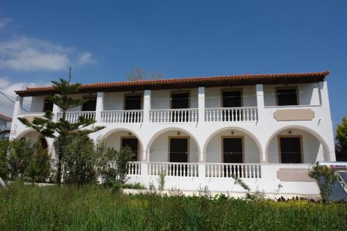 Dimitris Apartments Studios