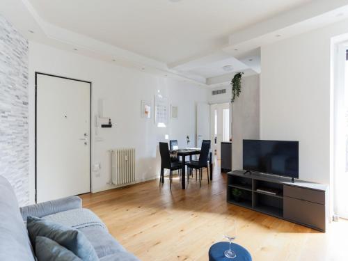 The Best Rent - Spacious two-bedroom flat near Milano Centrale