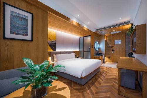 Postel nebo postele na pokoji v ubytování Qiu Guo Hotel Xidan Financial Street Beijing
