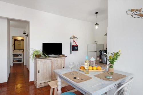 a kitchen with a table with fruits and wine glasses at Casita Dangminzheng in Tao