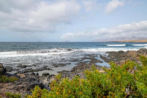 a view of the ocean from a rocky beach at Casita Dangminzheng in Tao