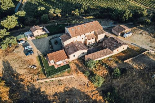 an aerial view of a house with a yard at Podere Biricocolo - Il Cortile in Bucine