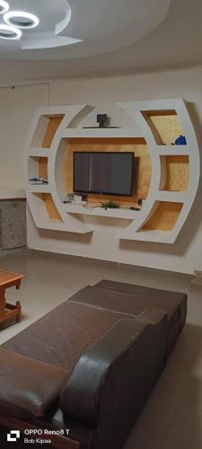 TV a/nebo společenská místnost v ubytování Lemasika Home