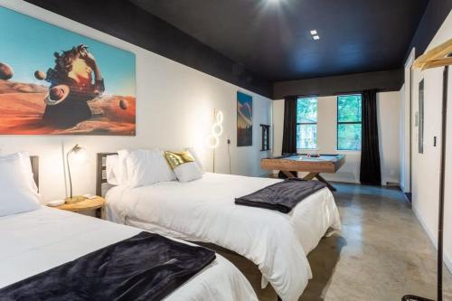 Postel nebo postele na pokoji v ubytování Massive 10BR Compound - 6 Min to Downtown Austin