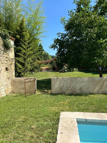 Bazén v ubytování Gîte En Damé with private pool nebo v jeho okolí