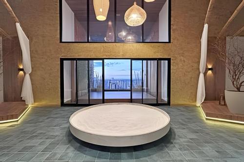 a large room with a large white table in front of a window at Vida Urbana - Allegro - Setor Oeste in Goiânia