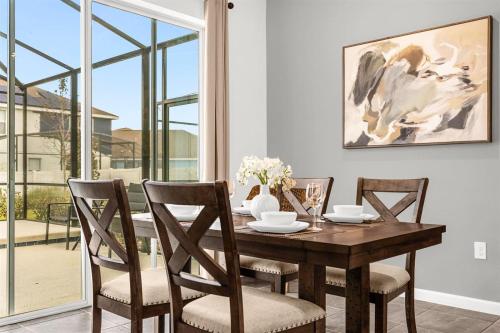 Kép Upstay Ultimate Orlando Retreat w Pool & Hot Tub Sleeps 16 szállásáról Kissimmee-ben a galériában