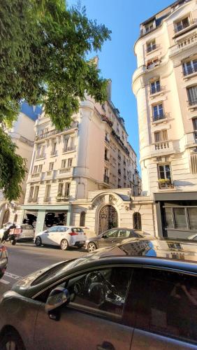 appartement familial refait à neuf centre Paris 20ème