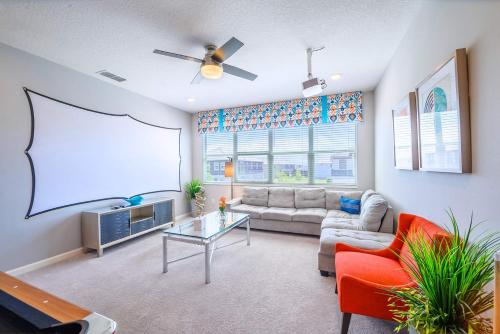 Posezení v ubytování Sleeps 26 - with Private Pool Hot Tub Games & Cinema