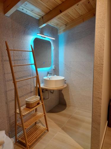 Ένα μπάνιο στο Stones villa corfu