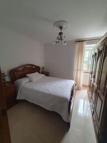 a bedroom with a bed and a window at Casa en zona rural in Cervo