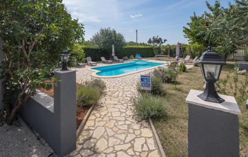 Awesome Apartment In Micetici With Wifi