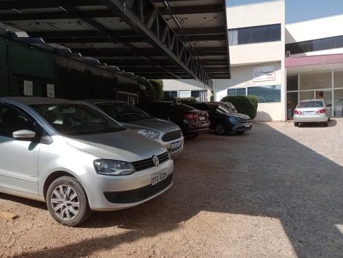 a group of cars parked in front of a building at Blu Apart Hotel in Mogi-Guaçu
