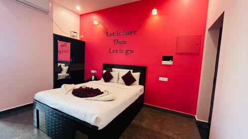 Letto o letti in una camera di THE JEYAM RESIDENCY - Opp To Mangrove Boating, Pondicherry - JR Groups