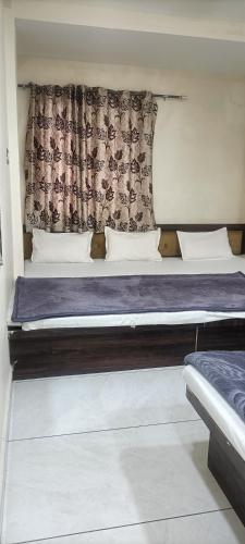 Ein Bett oder Betten in einem Zimmer der Unterkunft Hotel new star