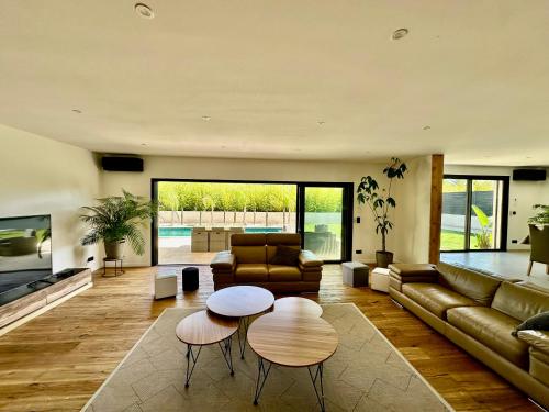 a living room with a couch and a table at Villa cosy avec sa piscine in Grimaud
