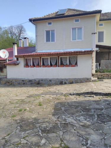Кацарила