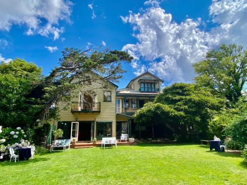 an old house with a lawn in front of it at Leura House in Leura