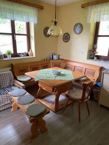 a living room with a wooden table and chairs at KochGaranas Ferienhaus in Garanas