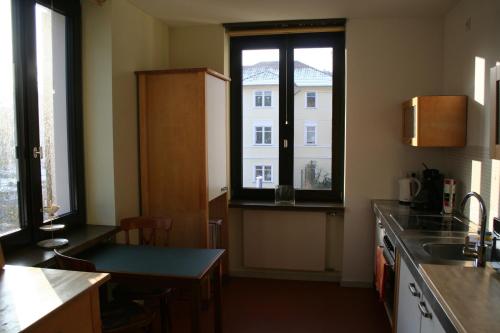 a kitchen with a sink and a window with a building at exklusive Ferienwohnung in Theaternähe in Meiningen