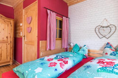 a bedroom with a bed and pink walls at Der große Stadl in Oberried
