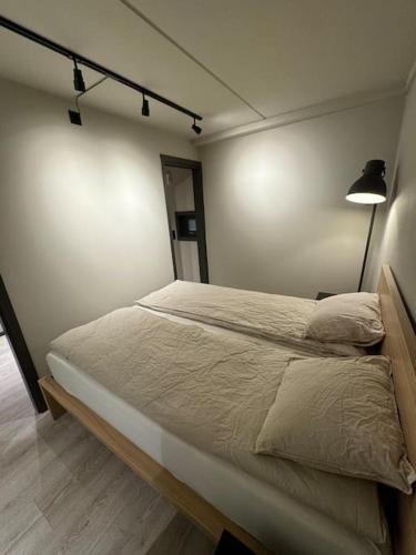 a bedroom with a large bed with a lamp at Leilighet i Fredrikstad in Fredrikstad