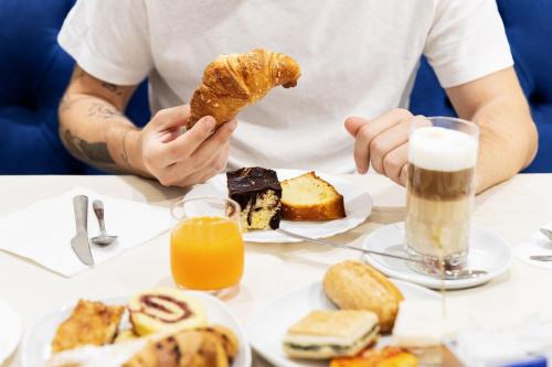 ホテルの敷地内または近くでの食事または食べ物