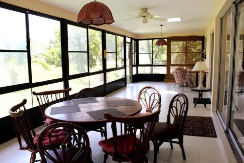 a dining room with a table and chairs at 3 Bed 2 Bath Amazing Lakeview , Jacuzzi Bath Tub in Oviedo