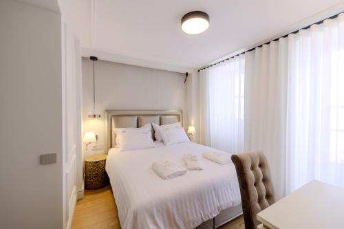 Postel nebo postele na pokoji v ubytování Nafplion Comfy Suites