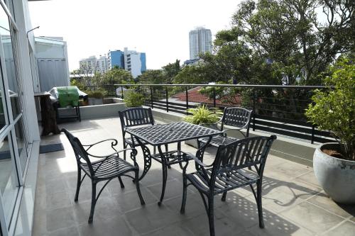 Un balcón o terraza en Jays Guest Diyatha Waterfront