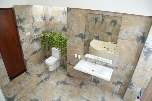 Un baño de Jays Guest Diyatha Waterfront