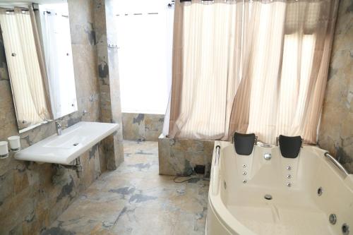 Un baño de Jays Guest Diyatha Waterfront