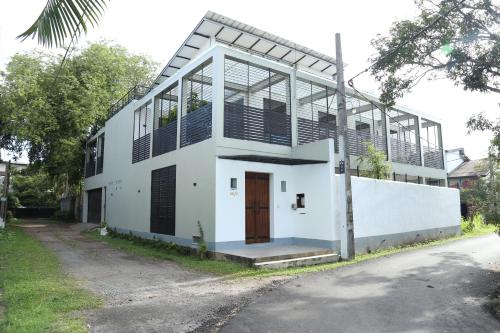 El edificio en el que está la habitación en casa particular