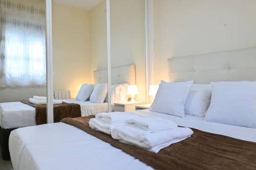 For You Rentals Coqueto Apartamento TEMPORAL de dos dormitorios EMB1545