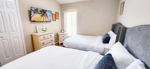 Lakeview Luxury Oasis photo 35