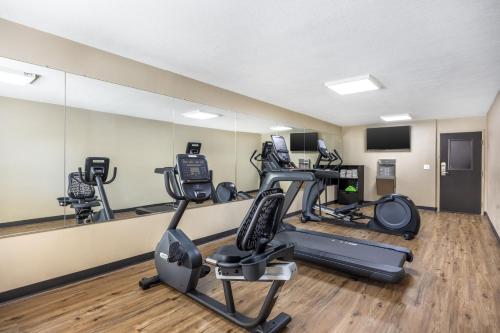 Γυμναστήριο ή/και όργανα γυμναστικής στο Sleep Inn & Suites Salina I-135