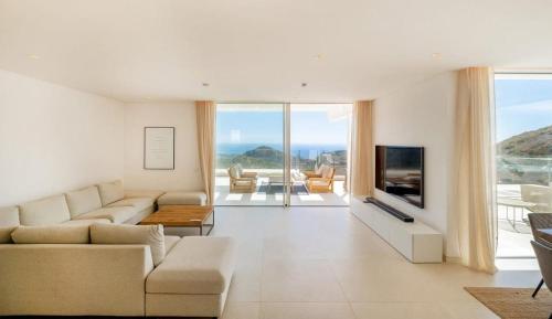 LUXURY PENTHOUSE ROOFTOP POOL JACUZZi OCEAN VIEWS PALO ALTO MARBELLA