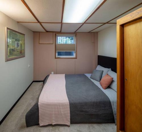 Seaview Hideaway Heated Floors, free parking_2