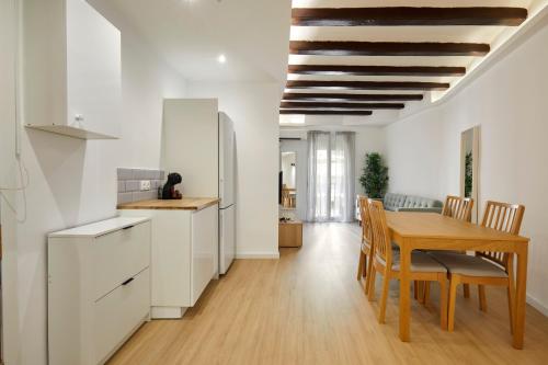 17 Nice apartment next to El Molino