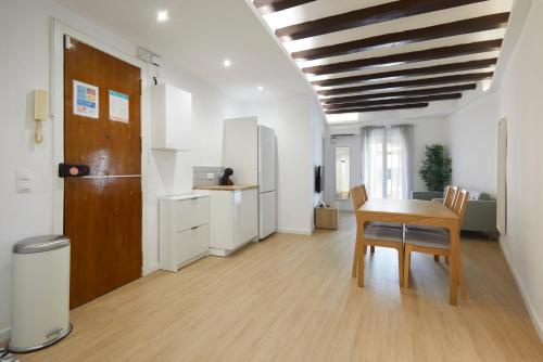 17 Nice apartment next to El Molino
