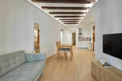 17 Nice apartment next to El Molino